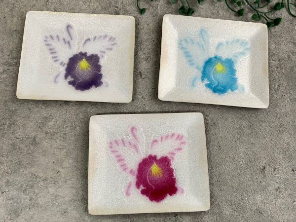 2421 七宝焼　小皿　3客 Amazon.co.jp: 七宝焼 小皿3枚 揃え 稲葉 七宝 角皿 3色の蘭(赤青紫